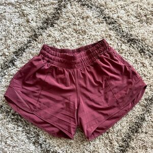 Lululemon Low Rise Hotty Hots shorts 2.5